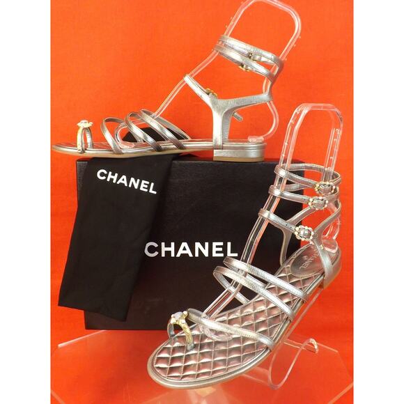 NIB CHANEL SILVER LEATHER JEWEL TOE RING STRAPPY CC LOGO GLADIATOR SANDALS 42 - Picture 1 of 12